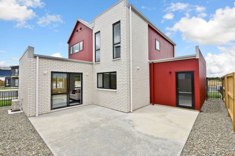 27 Tennille Street, Flagstaff, Hamilton - Carousel 2