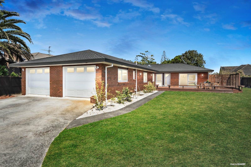 19 Bob Charles Drive, Golflands, Auckland - Carousel 1