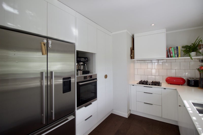 1/8 Commodore Parry Road, Castor Bay, Auckland - Carousel 2