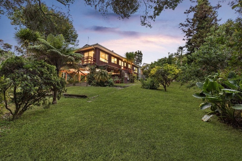 12 Lancelot Place, Glenfield, Auckland - Carousel 13
