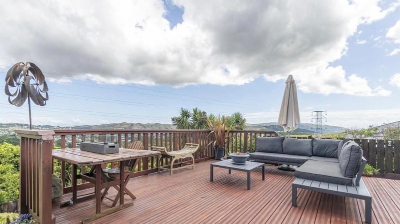 30 Cedarwood Street, Woodridge, Wellington - Carousel 1