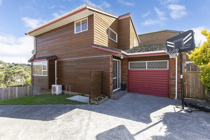 5/2 THE TOP GALLANT, WHITBY, PORIRUA - Carousel 1