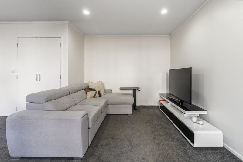 25/3 Wagener Place, Mount Albert, Auckland - Carousel 2