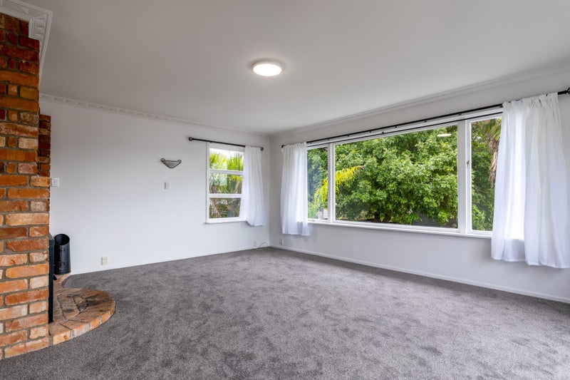 12 Taipari Road, Te Atatu Peninsula, Auckland - Carousel 2