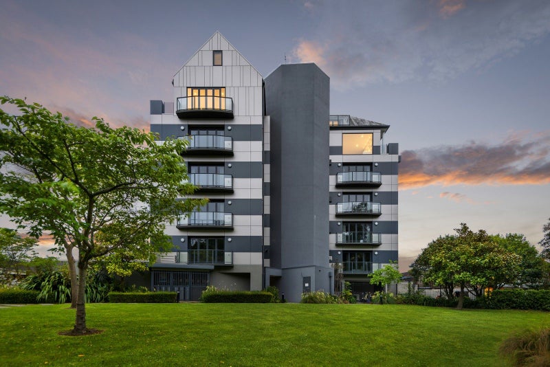 50I Carlton Mill Road, Merivale, Christchurch - Carousel 1