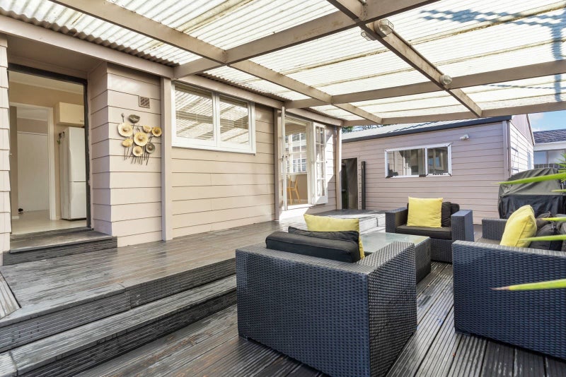 1 Fiesta Drive, Half Moon Bay, Auckland - Carousel 2