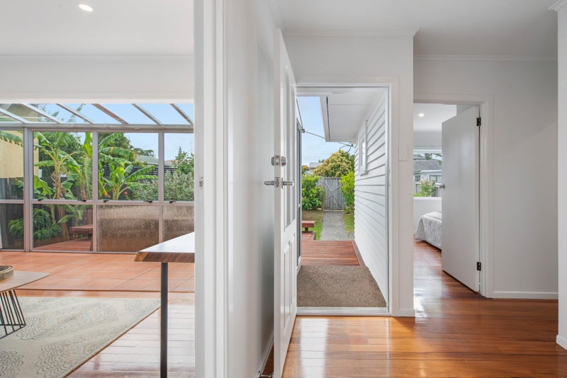 9 Stephen Avenue, Henderson, Auckland - Carousel 2