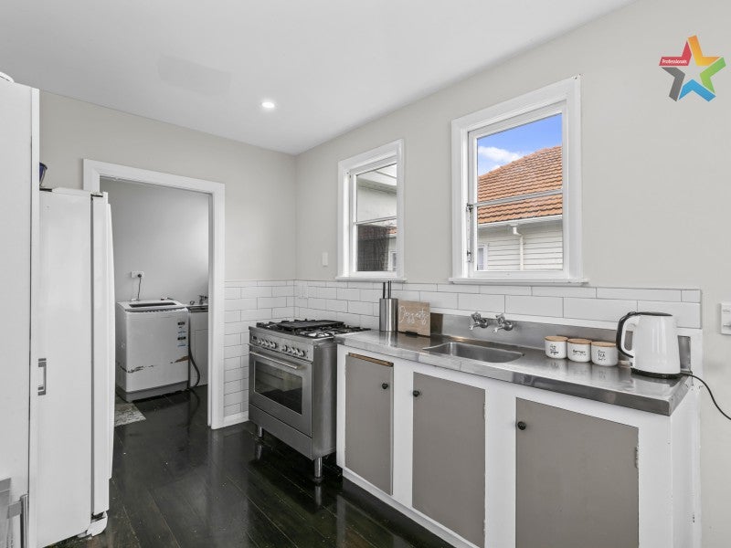 12 Wheatley Street, Naenae, Lower Hutt - Carousel 2