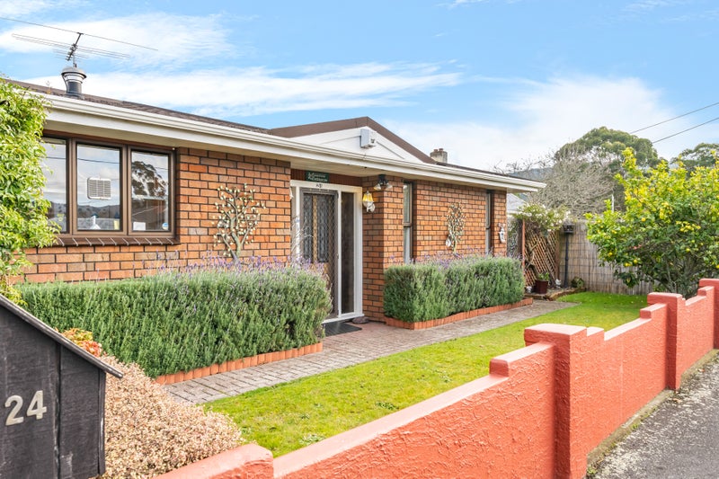 24 Camp Street, Silverstream, Upper Hutt - Carousel 1