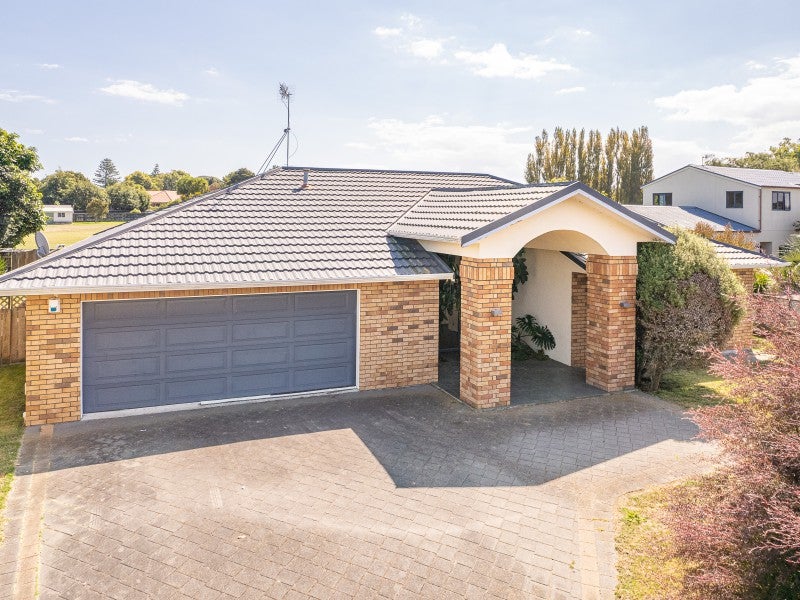 18 Holdsworth Drive, Otamatea, Whanganui - Carousel 1