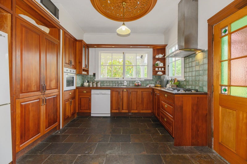 17 Norwood Road, Bayswater, Auckland - Carousel 2