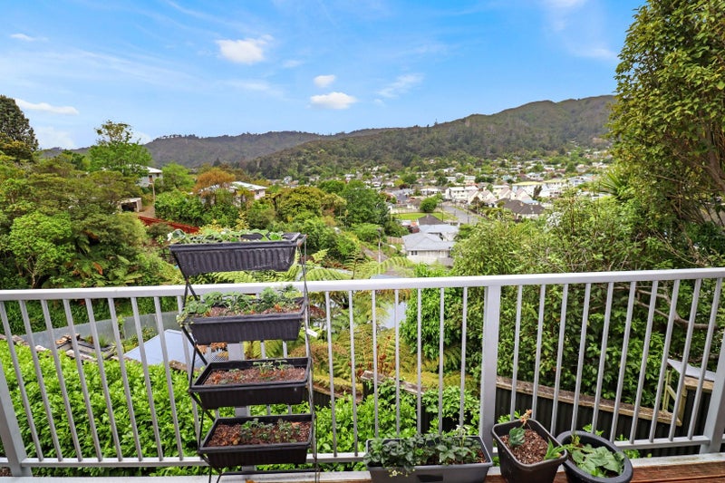 23B Rintoul Grove, Stokes Valley, Lower Hutt - Carousel 12