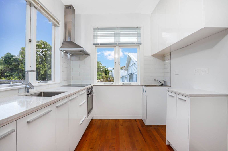 7 Parkhill Road, Morningside, Auckland - Carousel 2