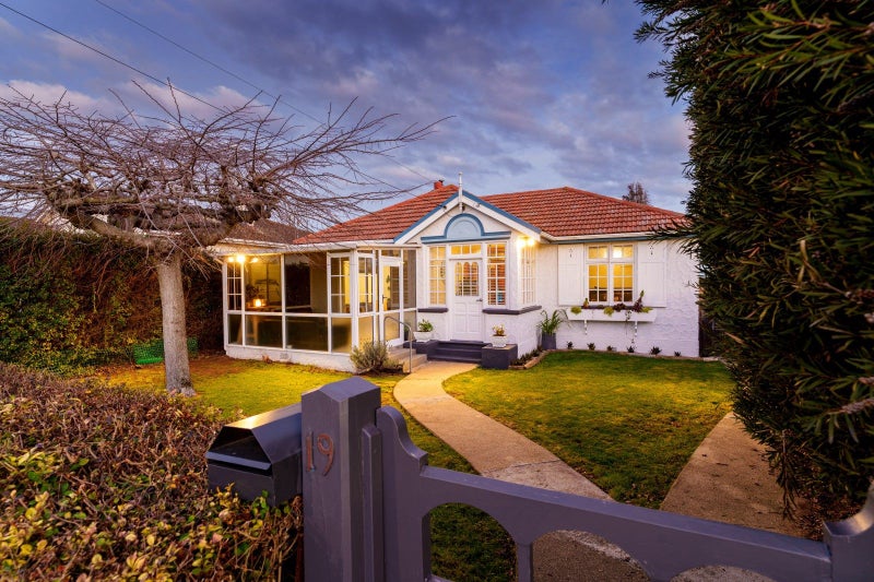 19 Mornington Road, Balaclava, Dunedin - Carousel 1