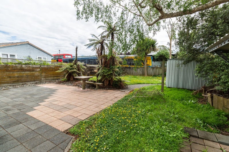 2/11 Eldon Grove, Taita, Lower Hutt - Carousel 17