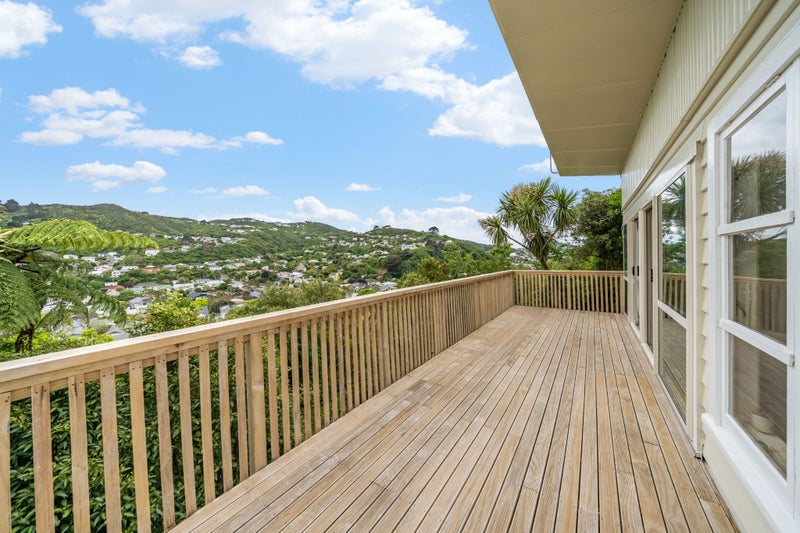 30A Collier Avenue, Karori, Wellington - Carousel 1