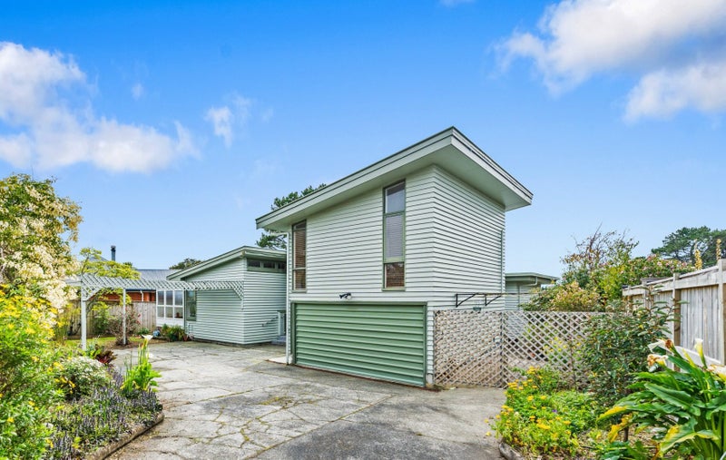 42 Clifton Terrace, Fitzherbert, Palmerston North - Carousel 14