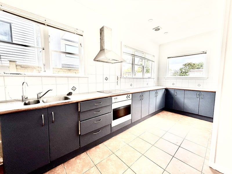 49A Fifth Avenue, Mount Albert, Auckland - Carousel 2