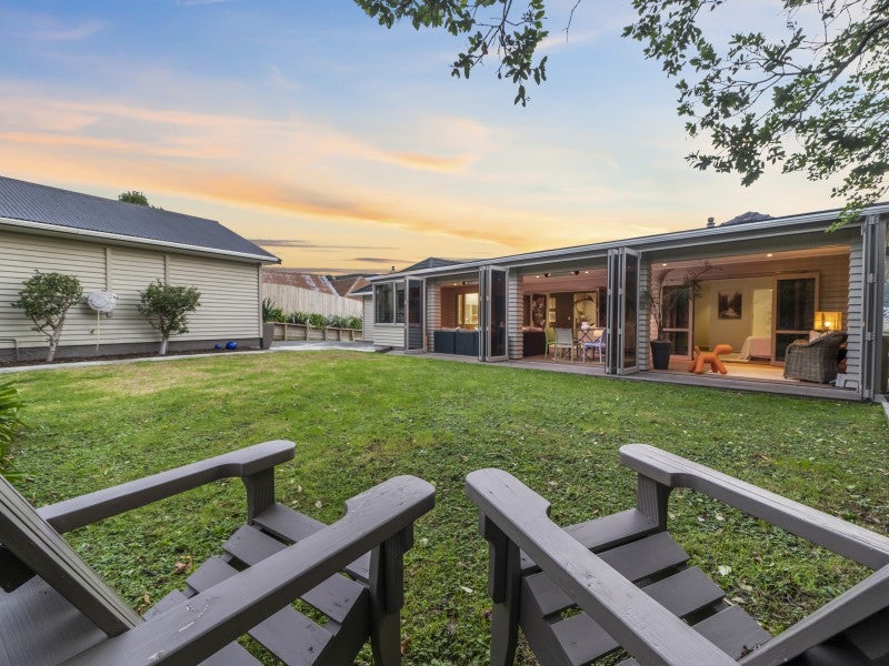 25 Taylor Terrace, Tawa, Wellington - Carousel 1