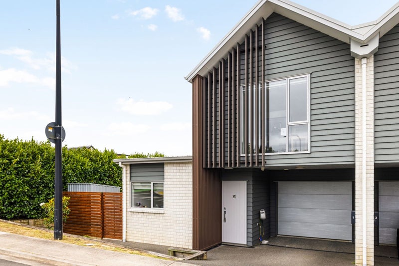 1 Springside Court, Huntington, Hamilton - Carousel 1