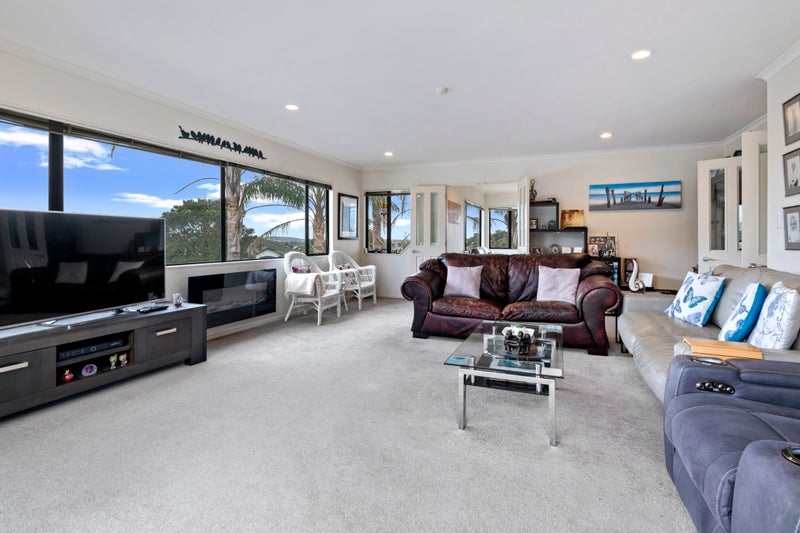 19 Rivervale Grove, Stanmore Bay, Whangaparaoa - Carousel 2