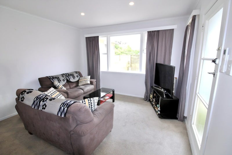 17 Baffin Grove, Kingston, Wellington - Carousel 1