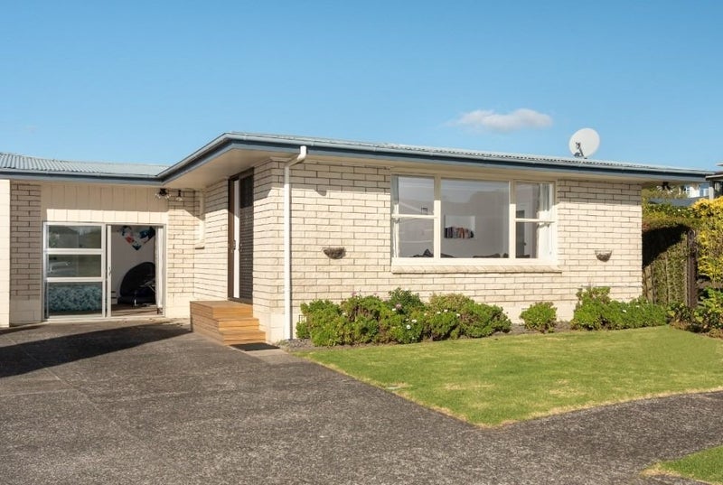 11 Carol Place, Otumoetai, Tauranga - Carousel 1