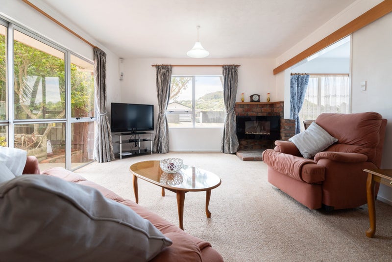 11 Staithes Drive North, Whitby, Porirua - Carousel 2