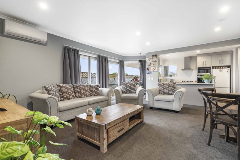 47 Sunnyhills Avenue, Glenview, Hamilton - Carousel 2