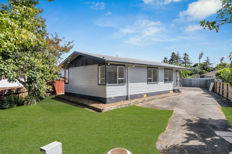 74 Sikkim Crescent, Clover Park, Auckland - Carousel 1