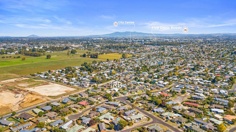 14 Newfield Drive, Fairview Downs, Hamilton - Carousel 24