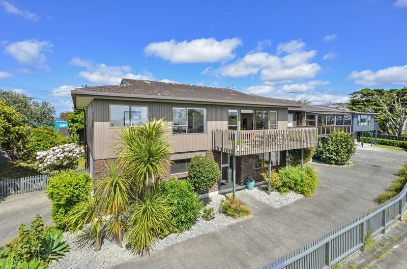 1/20 Castor Bay Road, Castor Bay, Auckland - Carousel 1