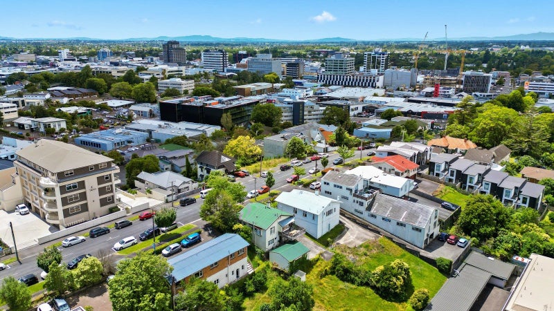 35 Thackeray Street, Hamilton Lake, Hamilton - Carousel 1