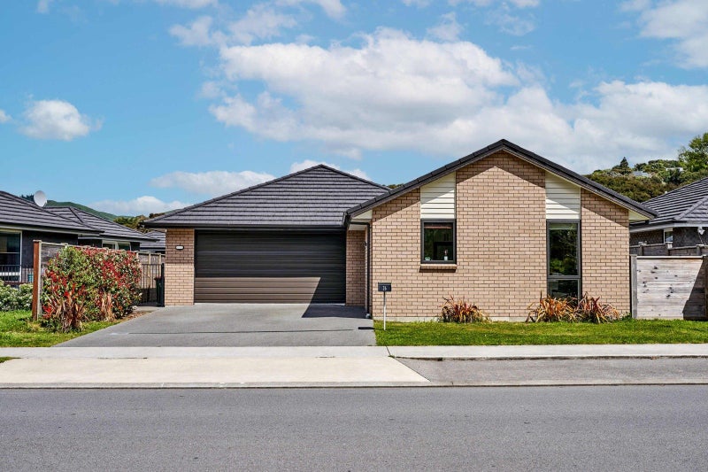 26 Tradewinds Drive, Whitby , Porirua - Carousel 1