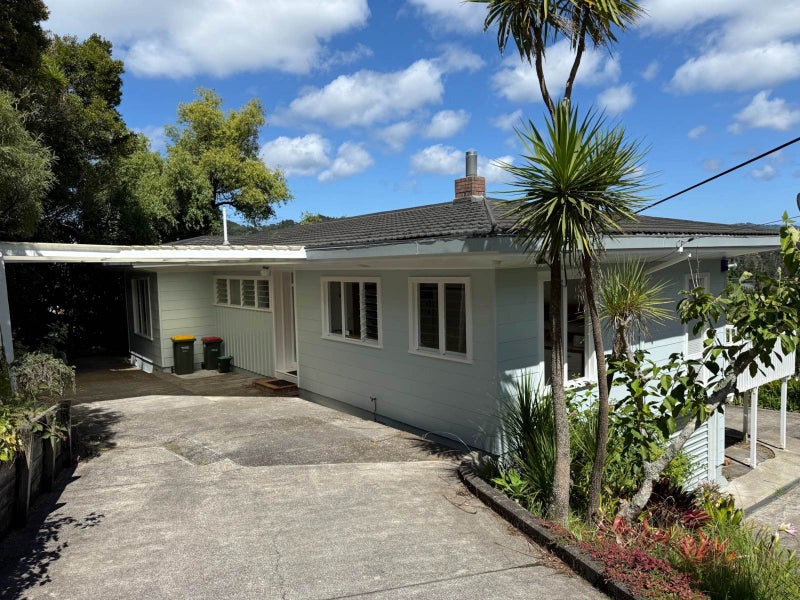 8 Highland Avenue, Titirangi, Auckland - Carousel 2