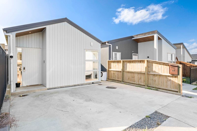 22 Puhikawa Street, Massey, Auckland - Carousel 1