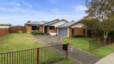 4 Diomede Glade, Flagstaff, Hamilton - Carousel 1