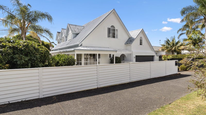 6 Boscawen Street, Point Chevalier, Auckland - Carousel 1