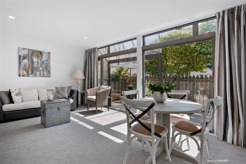 1 Austin Street, Mount Victoria, Wellington - Carousel 2