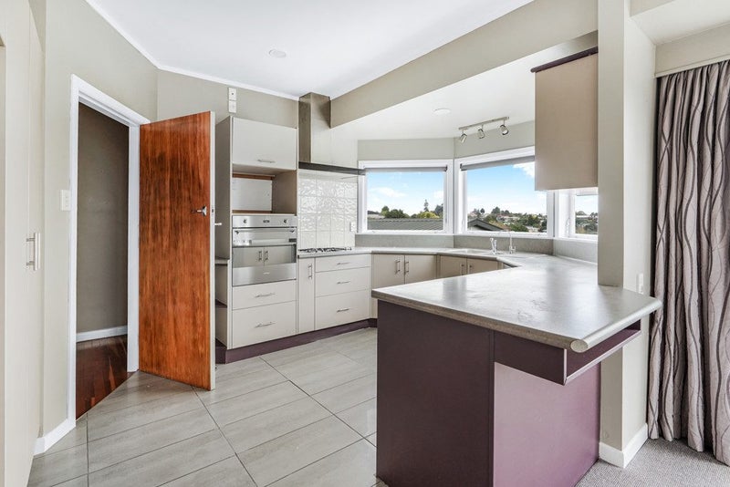 84 Cambridge Road, Hillcrest, Hamilton - Carousel 2