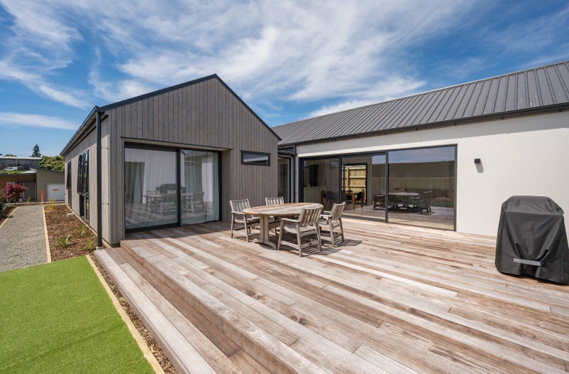 8 Poukirikiri Place, Richmond, Richmond - Carousel 2