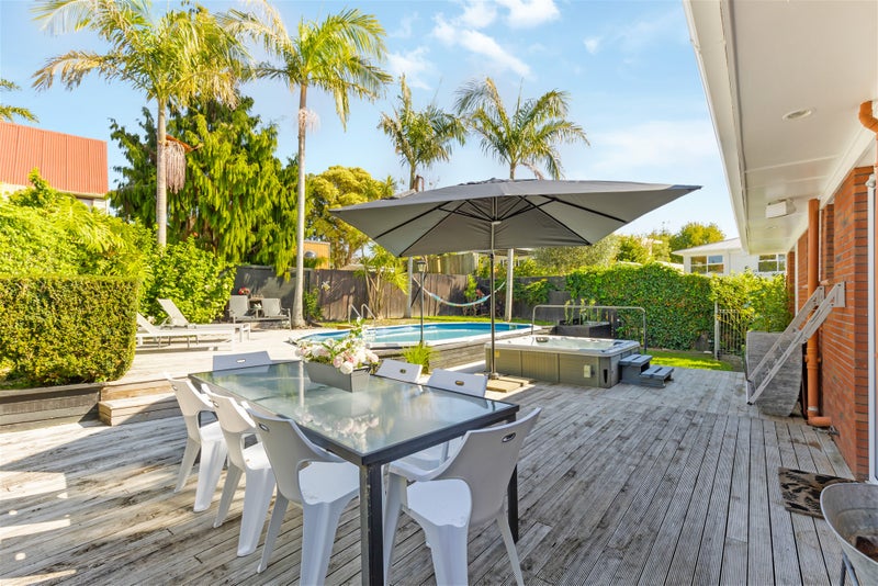 17 Wynn Place, Howick, Auckland - Carousel 1