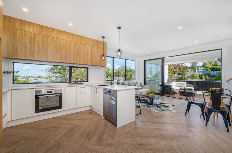 1/12 Waterloo Street, Howick, Auckland - Carousel 1