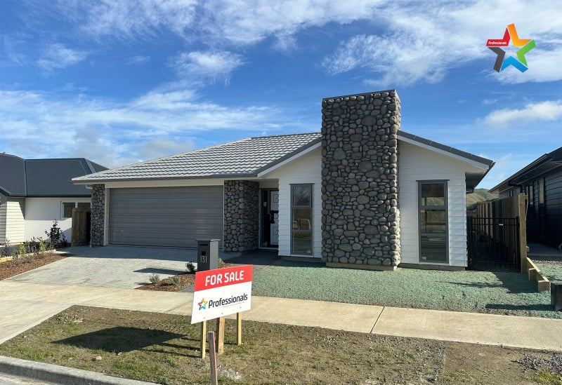 8 Kairaumati Crescent, Kelson, Lower Hutt - Carousel 1