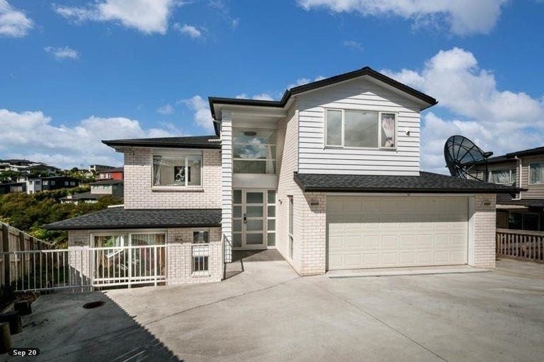 7 Bintulu Place, Fairview Heights, Auckland - Carousel 1