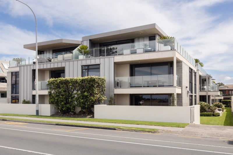 48 Marine Parade, Mount Maunganui, Mount Maunganui - Carousel 1