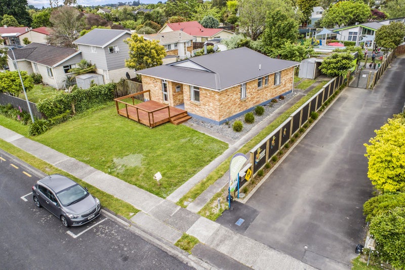 54 Rutherford Street, Chedworth, Hamilton - Carousel 2