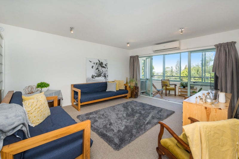 1/221F Sunset Road, Sunnynook, Auckland - Carousel 2