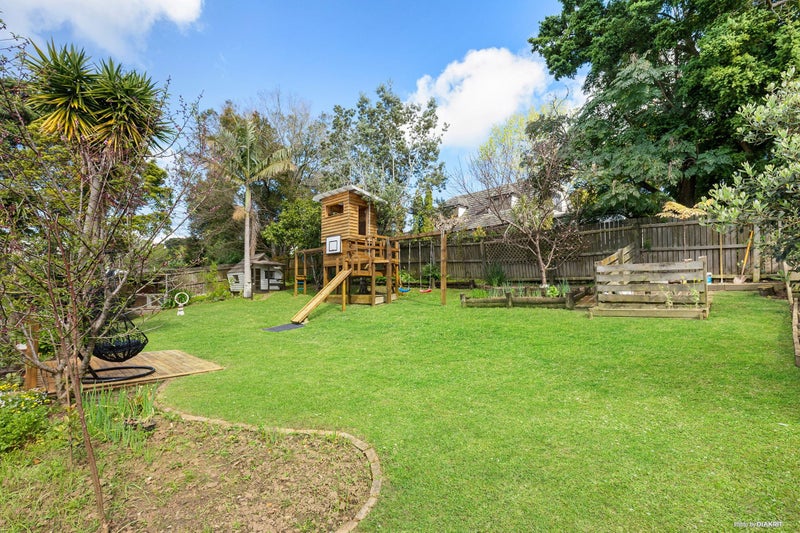35 Mannering Place, Hillcrest, Auckland - Carousel 2