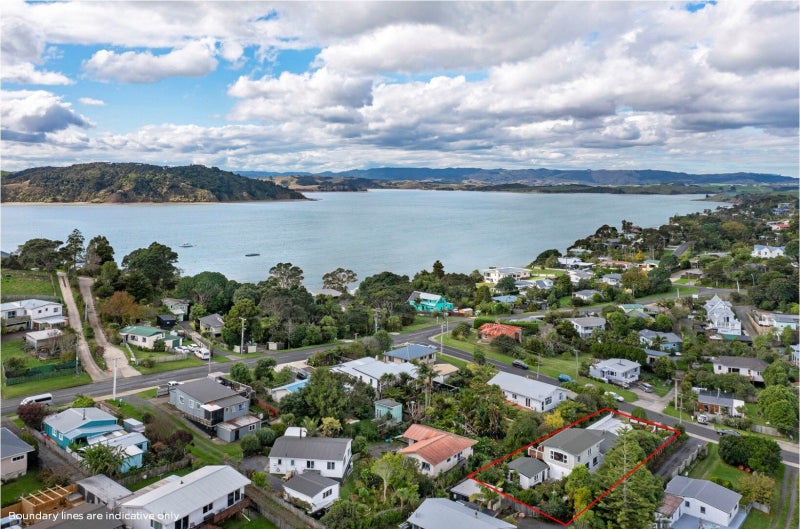 3 Violet Street, Raglan - Carousel 30